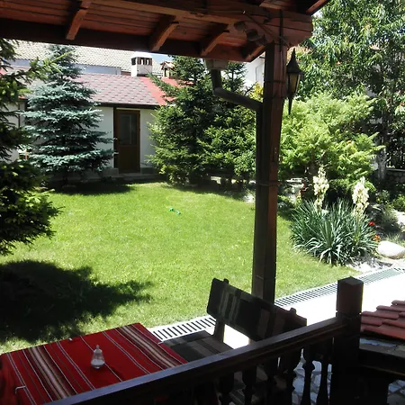 Boutique Ikonomov ゲストハウス 3*